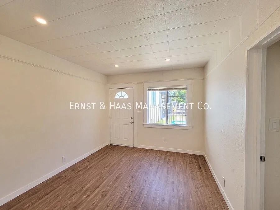 *HOLD* Charming 1-Bedroom Apartment in the Heart of Long Beach! — Photo 2