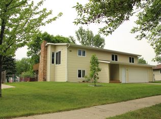 814 Dolores Dr, West Fargo, ND 58078