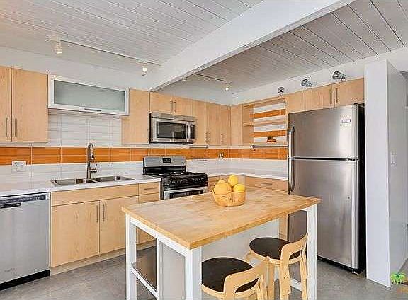 4th image of 577 S Glen Cir