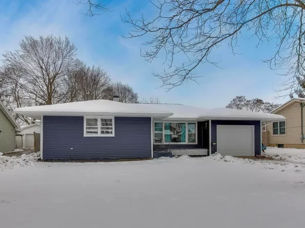 528 W Kimball Ave, Woodstock, IL 60098