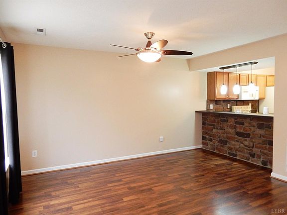 5th image of 76 Old Tavern Cir