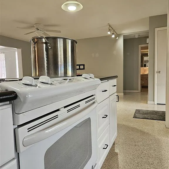 2245 Cedar Dr — Photo 4