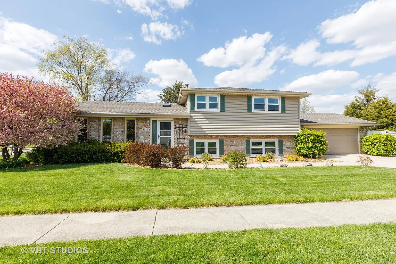 8336 Waterford Dr photo 1