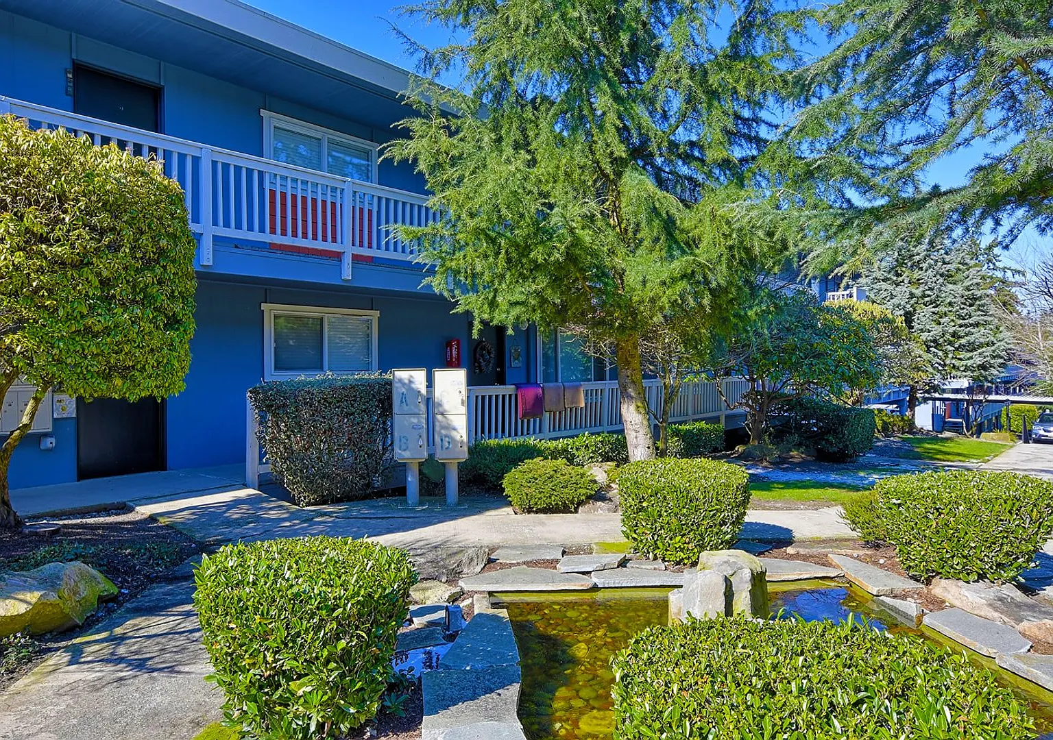 Spacious 2 Bdrm Condo - Budget Friendly! — Photo 2