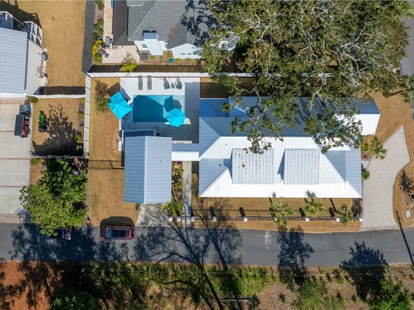 1195 George Lotson Ave, Saint Simons Island, GA 31522