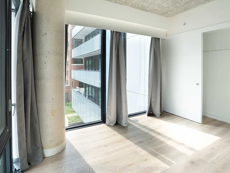 161 Roehampton Ave #318 — Photo 9