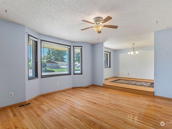4th image of 414 Viking Street SE