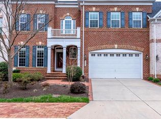 4020 Topsham Sq, Fairfax, VA 22033