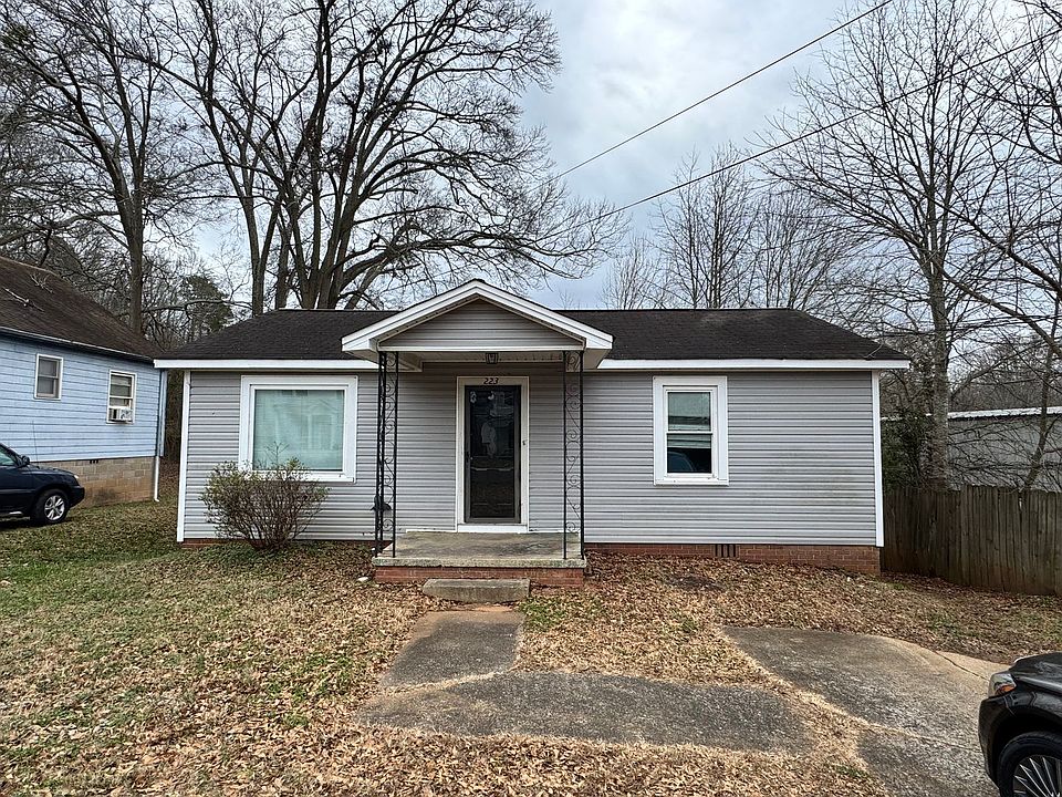 1st image of 223 Lee St