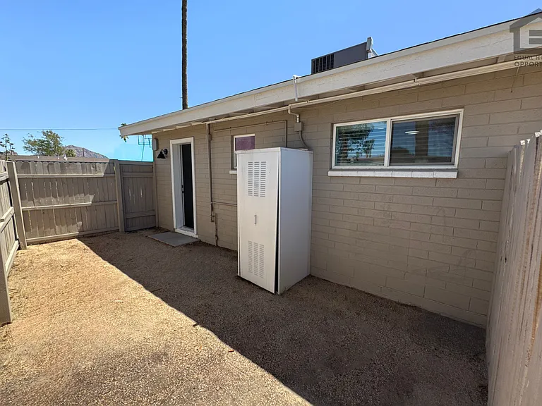 4933 E Willetta St — Photo 45