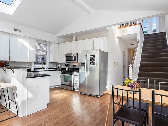 5th image of 3511 N Seminary Ave #3
