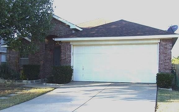 2nd image of 1913 Livingston Ln