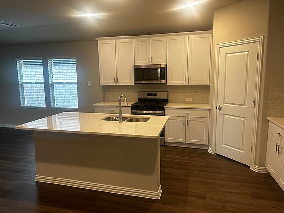 2nd image of 3721 Canyon Dr