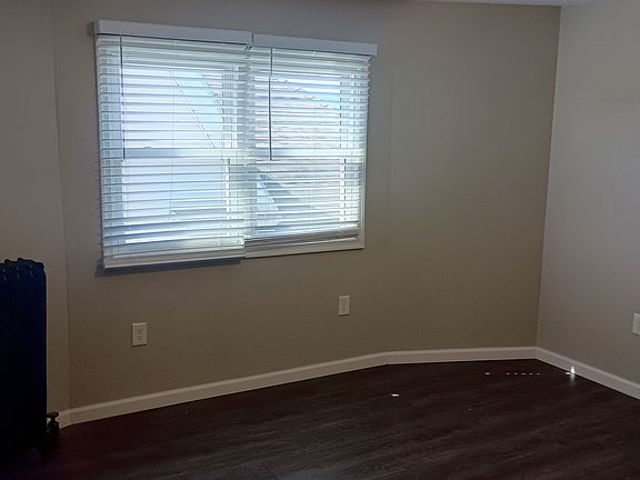 5th image of 1005 Clark St