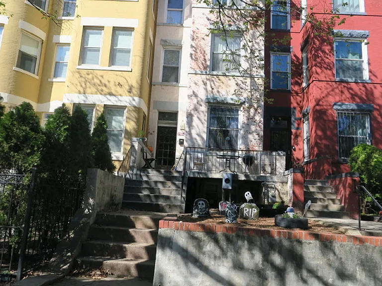 1031 Park Rd NW #2 — Photo 1