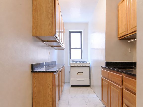 4th image of 729 W 186th St #6D