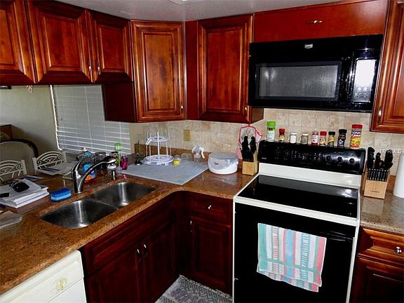 2nd image of 1522 Chateaux De Ville Ct