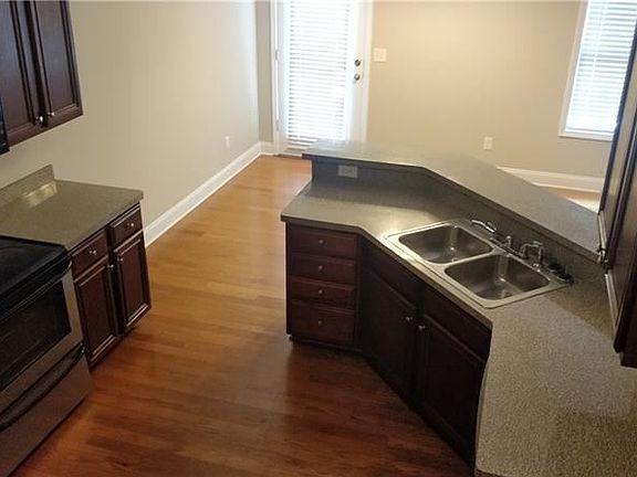 4th image of 3241 Open Fields Dr