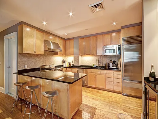 Sold by Sotheby's International Realty | media 10