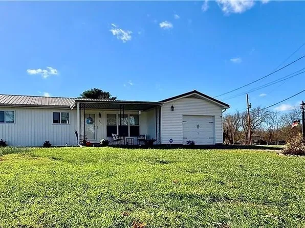 102 Cedar St, New Haven, WV 25265