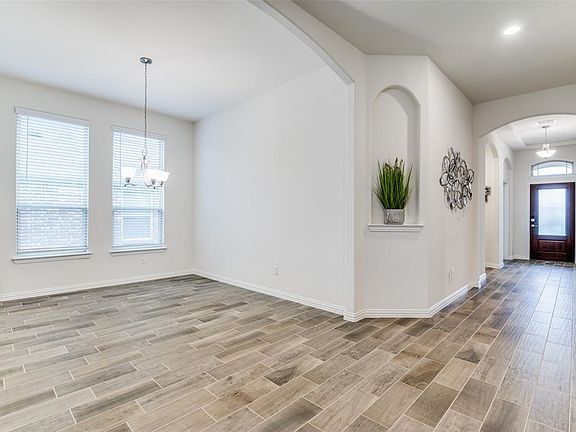 4th image of 1365 Lake Grove Dr