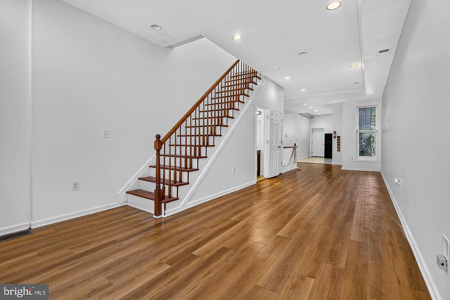 3 bed, 2.5 bath, 2225 sqft, $2,500 — Photo 4