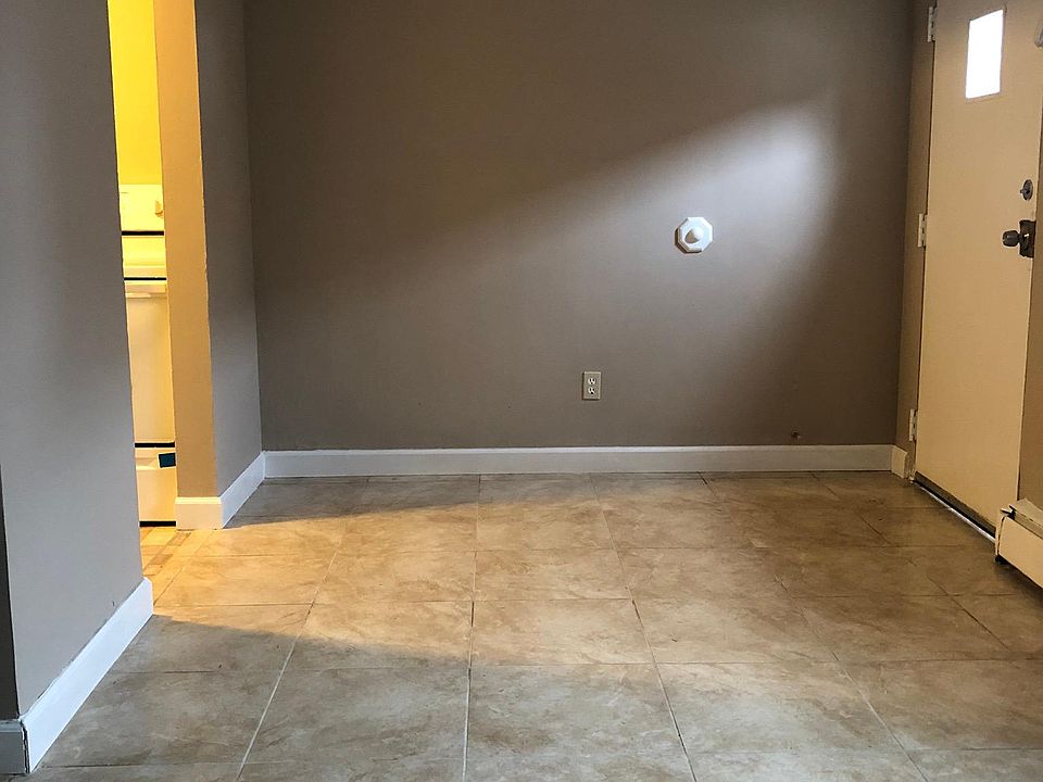 2nd image of 5146 Carthage Ave APT 5