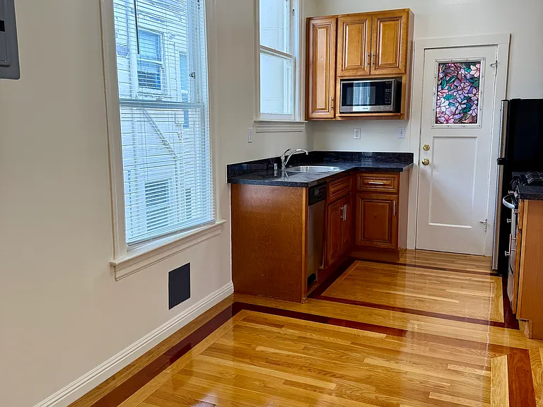1250 Grove St #11 — Photo 4