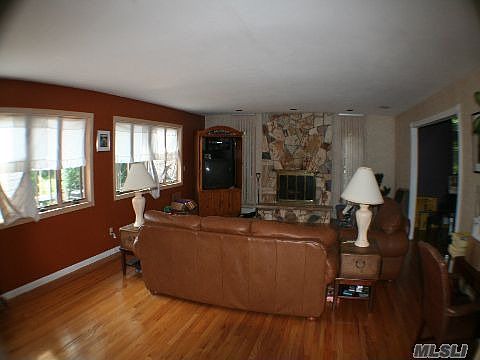 4th image of 4 Meadow Gate W