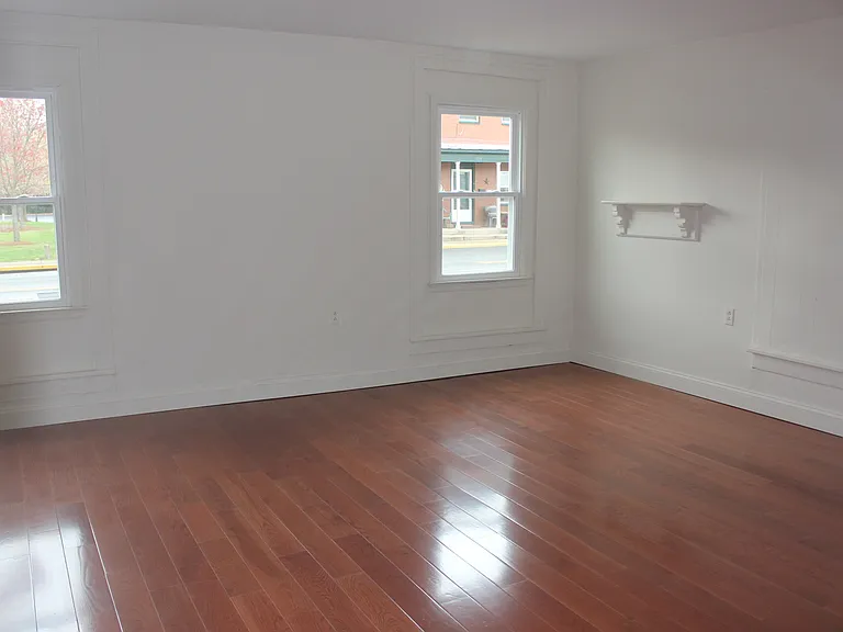 218 S Main St — Photo 3