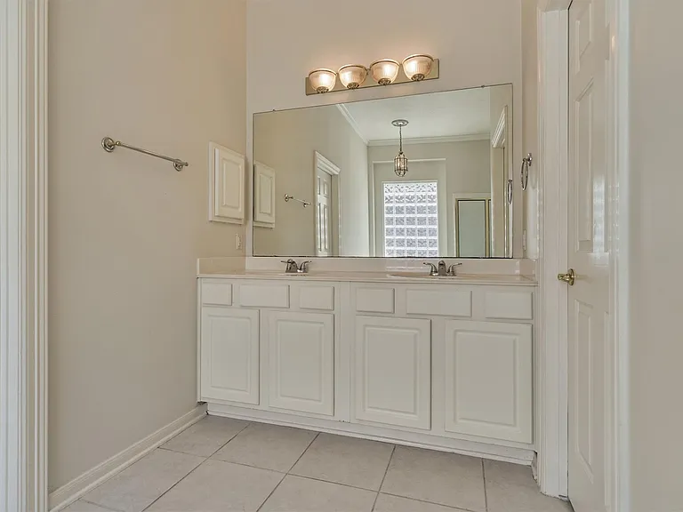 118 Robindale Cir — Photo 17