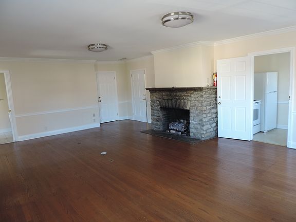 3rd image of 105 W Washington St #C1