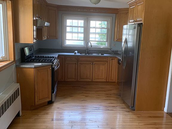4th image of 1 Fairview Ave #1