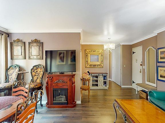 2nd image of 2928 W 5th St APT 9G