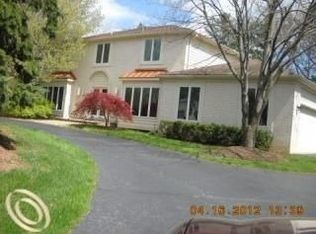 5369 W Bloomfield Lake Rd, West Bloomfield, MI 48323