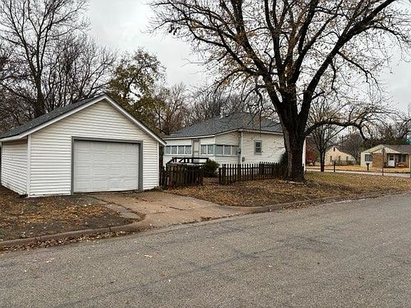 2nd image of 601 W 19th Ave