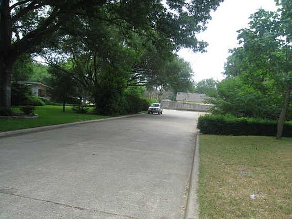 2nd image of 10415 Westlawn Dr