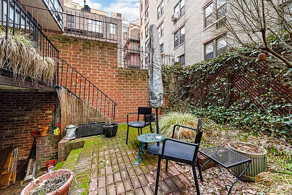 Rented by Ina Greenfield, LREB | media 27