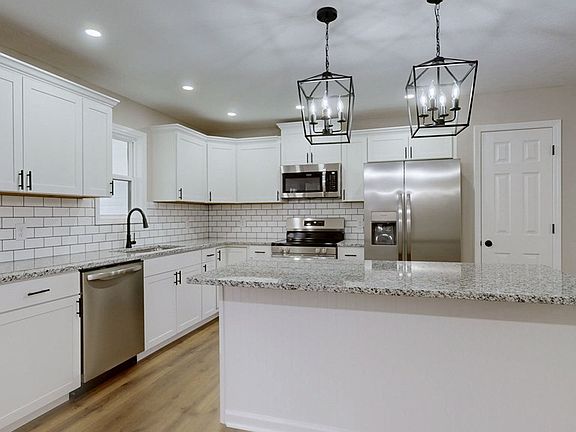 3rd image of 1005 Whitlock Paris Rd