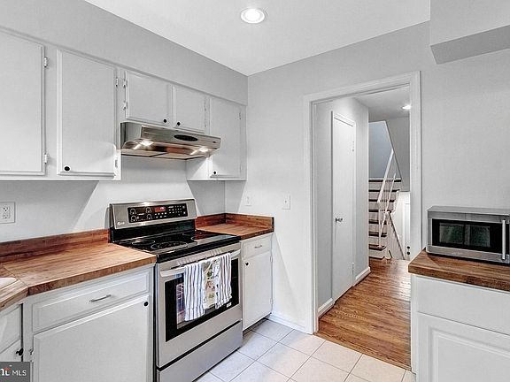 3rd image of 3302 Webley Ct