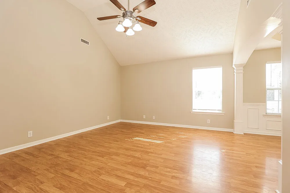 3 bed, 2.0 bath, 1785 sqft, $2,095 — Photo 4
