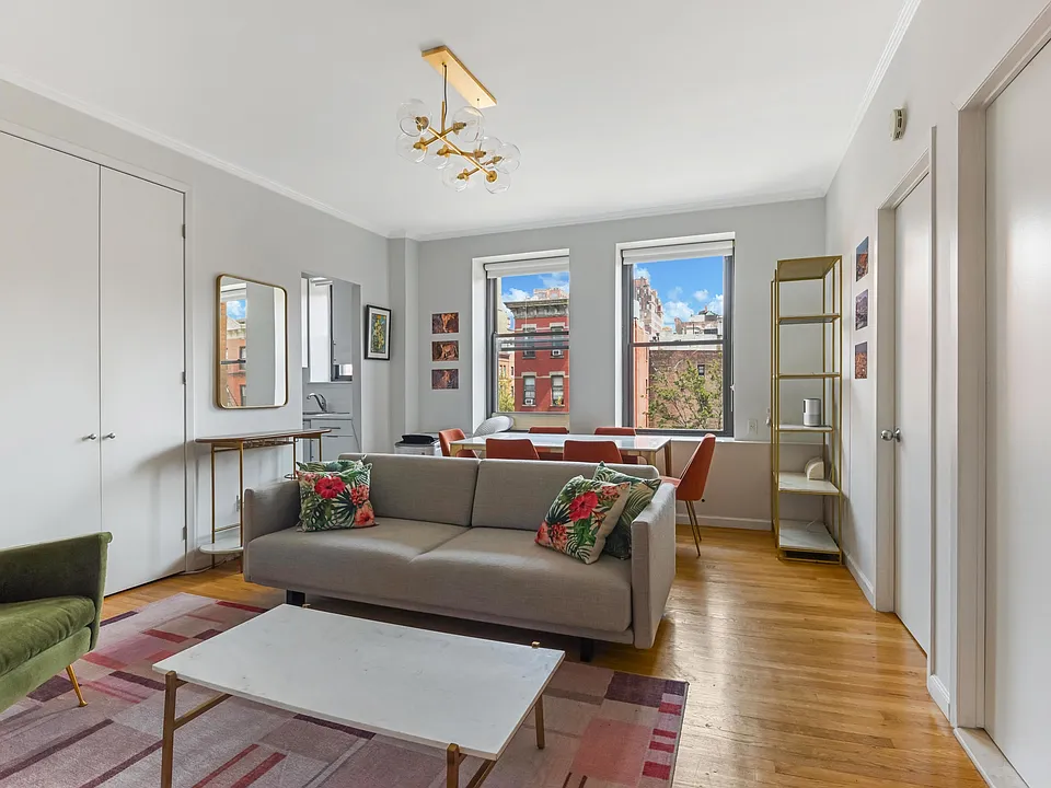 104 W 70th St #4F