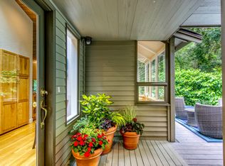 1819 Eagle Harbor Ln NE, Bainbridge Island, WA 98110