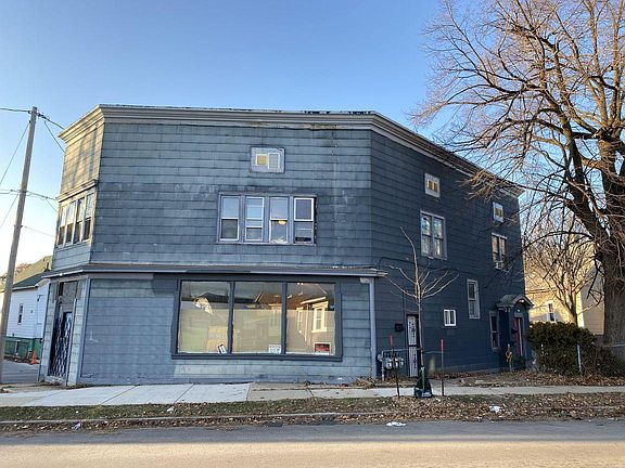 3rd image of 1580 W Windlake Ave