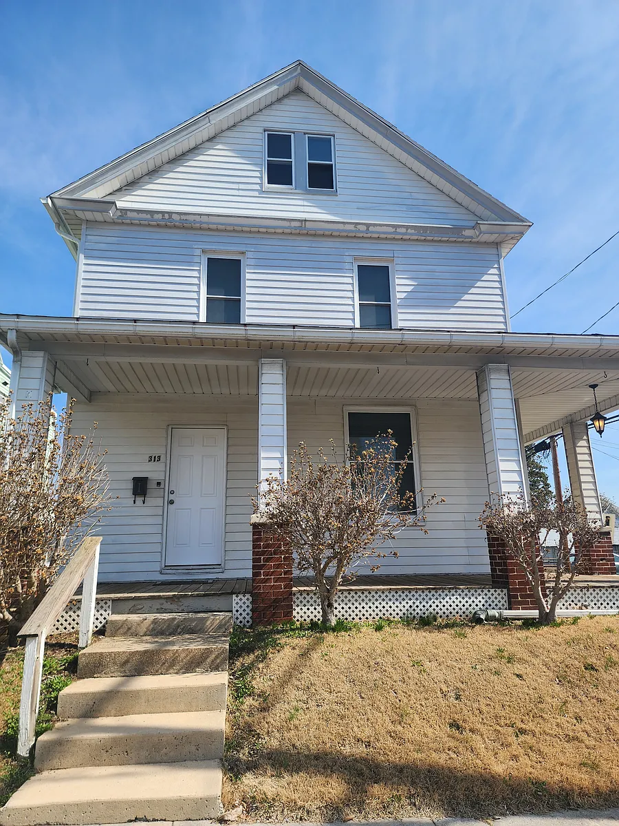 Building Photo - 313 Reno Ave