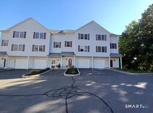 11 Mannions Ln APT 10, Danbury, CT 06810