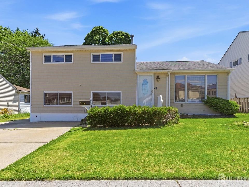 1st image of 4 Dunlap Dr