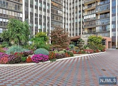 2nd image of 300 Winston Dr APT 1619