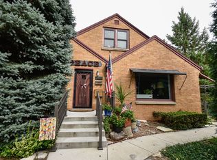 2868 N 89th St, Wauwatosa, WI 53222