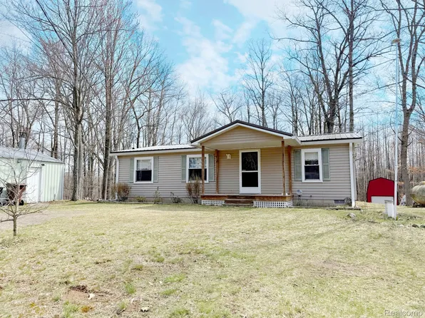 10472 N Athey Ave, Harrison, MI 48625